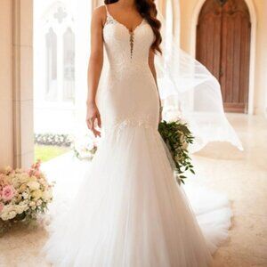 Stella York #6883 Wedding Gown (Unaltered)